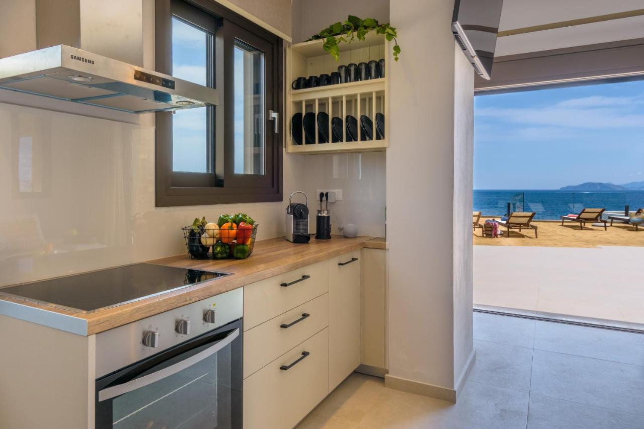 Beachfront Phi φ Villa *
