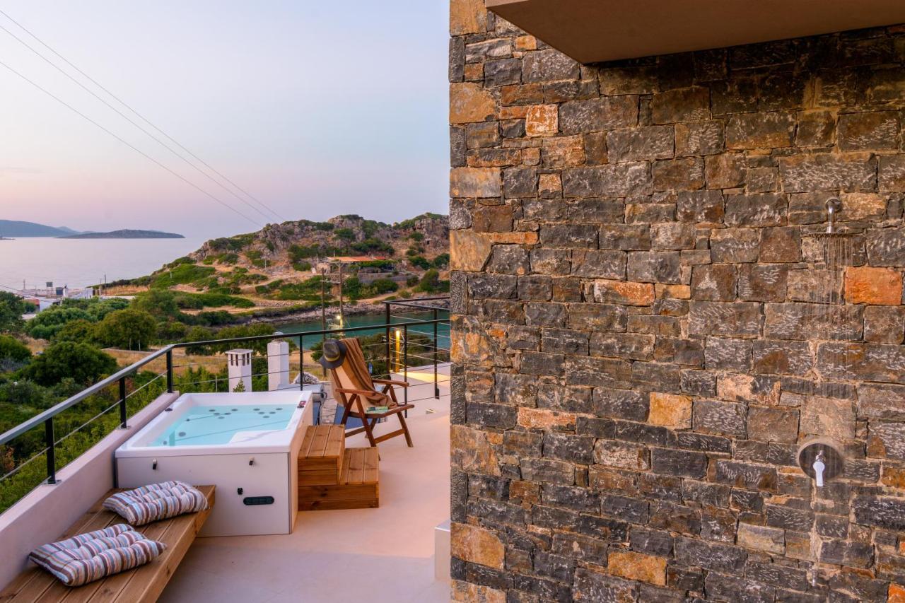 Beachfront Phi φ Villa *