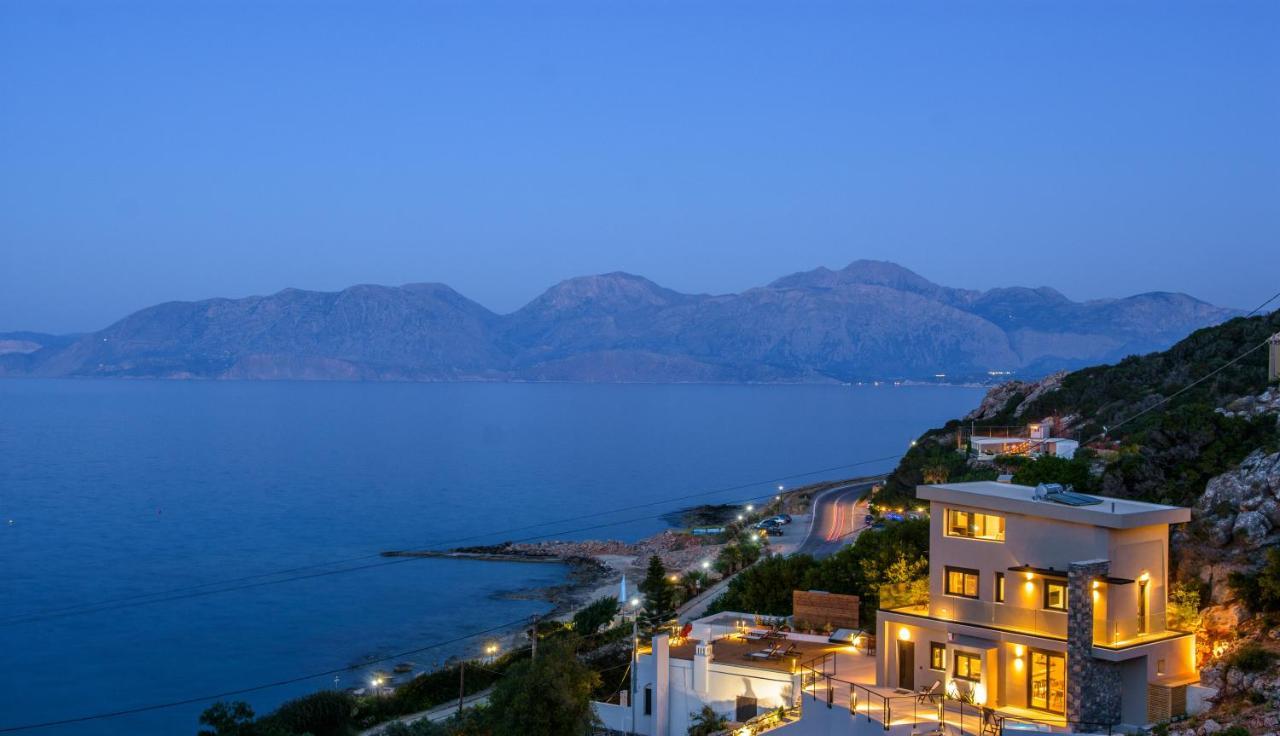 Beachfront Phi φ Villa Agios Nikolaos (Crete)