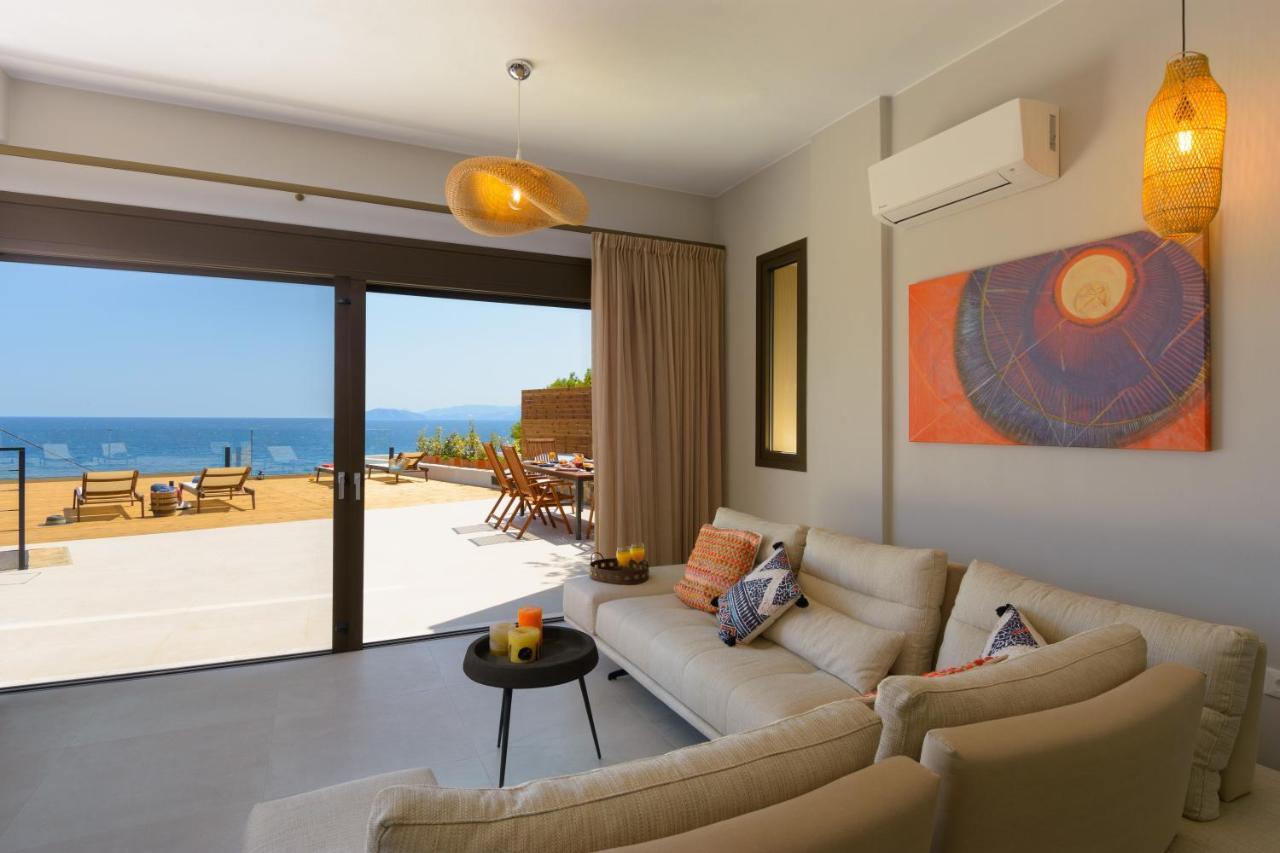 Beachfront Phi φ Agios Nikolaos (Crete)