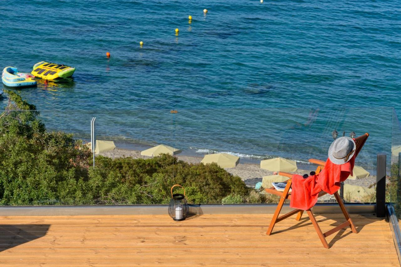 Villa Beachfront Phi φ *