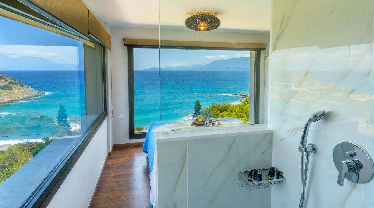 Beachfront Phi φ Villa *