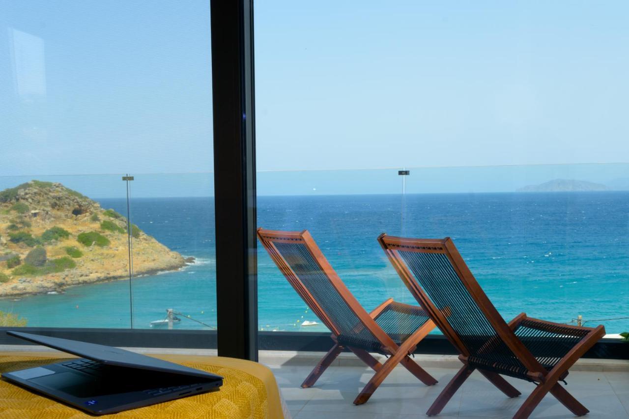 Beachfront Phi φ Villa Agios Nikolaos (Crete)