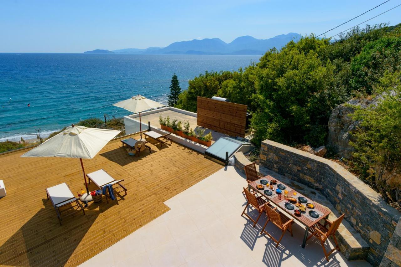 Beachfront Phi φ Villa Agios Nikolaos (Crete)