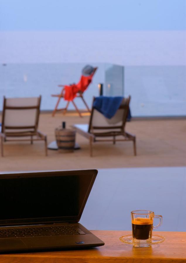 Villa Beachfront Phi φ *