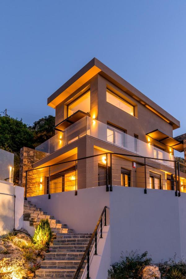 Beachfront Phi φ Villa Agios Nikolaos (Crete)